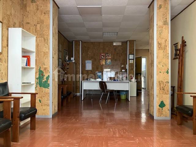 4 rooms Office in Bari, Italy No. 302215