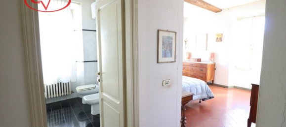 6 rooms Apartment in Montevarchi, Italy No. 235643 26