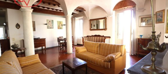 6 rooms Apartment in Montevarchi, Italy No. 235643 2