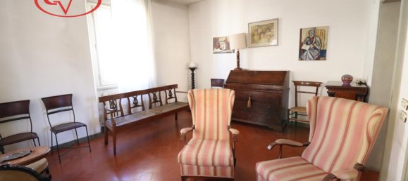 6 rooms Apartment in Montevarchi, Italy No. 235643 9