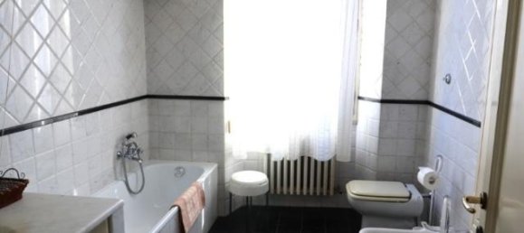 6 rooms Apartment in Montevarchi, Italy No. 235643 30