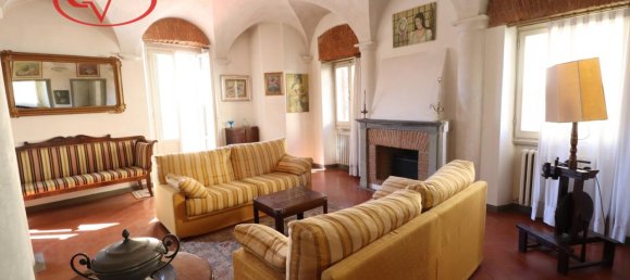 6 rooms Apartment in Montevarchi, Italy No. 235643 3