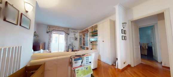 3 rooms Apartment in Bari, Italy No. 18372 4