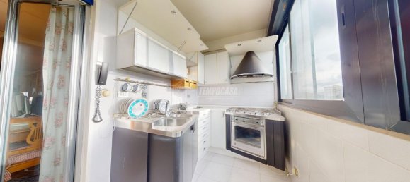 3 rooms Apartment in Bari, Italy No. 18372 10