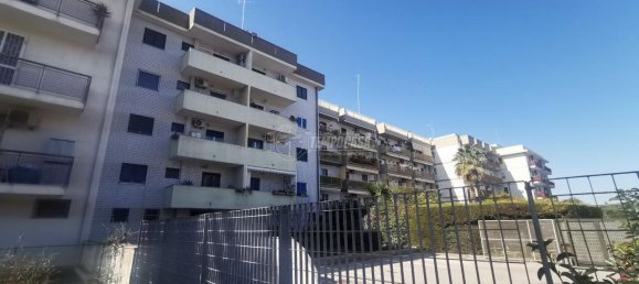 3 rooms Apartment in Bari, Italy No. 18372 18