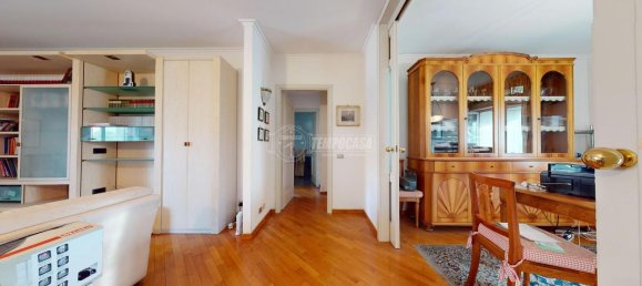 3 rooms Apartment in Bari, Italy No. 18372 3