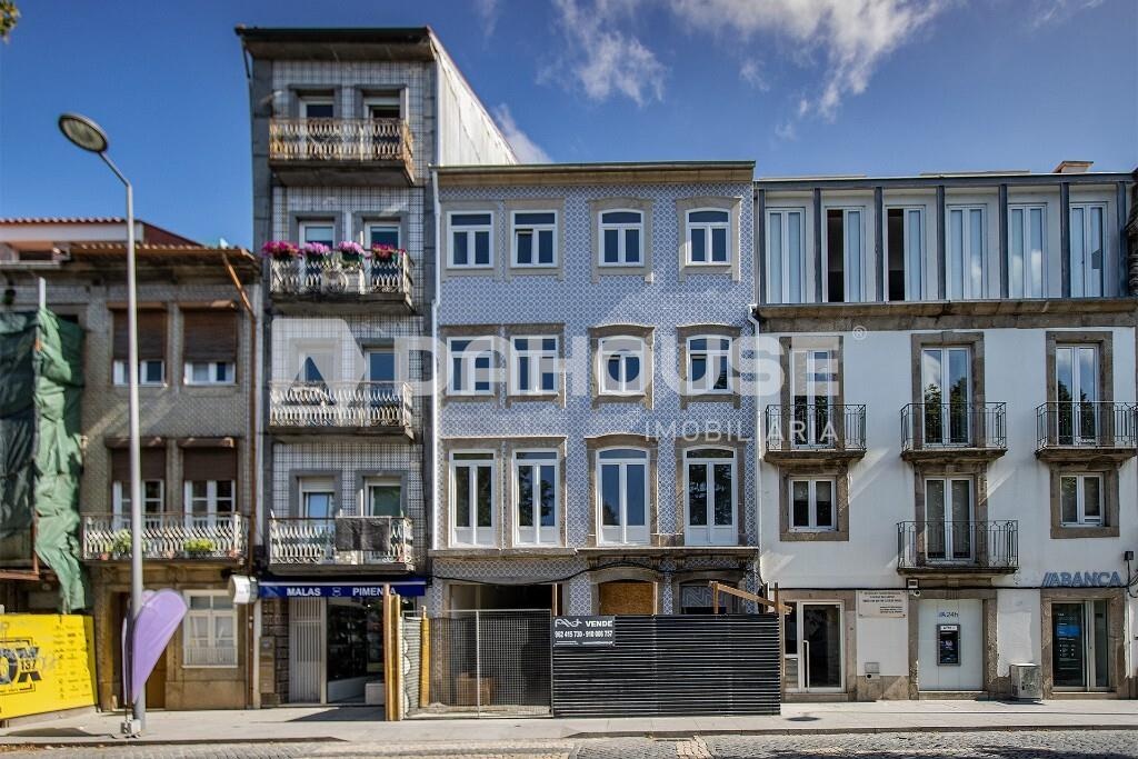 258m² Commercial property in Braga, Portugal No. 35284