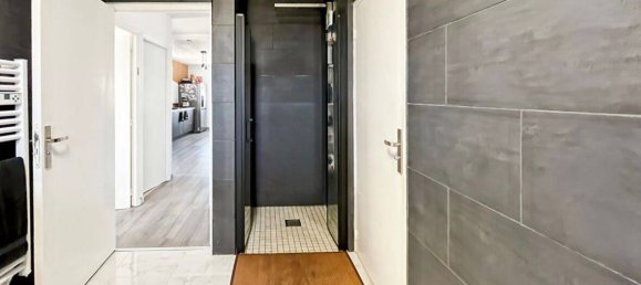 2 bedrooms Apartment in Marignane, France No. 331559 8