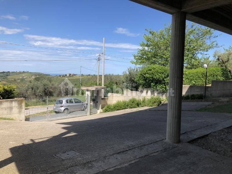 3 bedrooms House in Cupello, Italy No. 237240