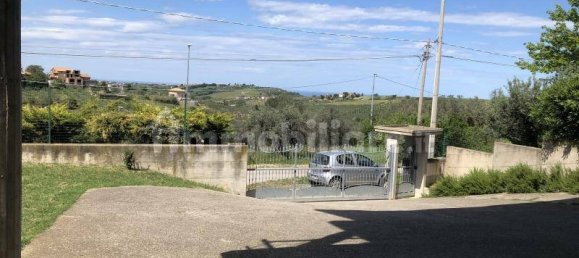 3 bedrooms House in Cupello, Italy No. 237240 5