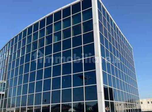 1 room Commercial property in Mantua, Italy No. 368235