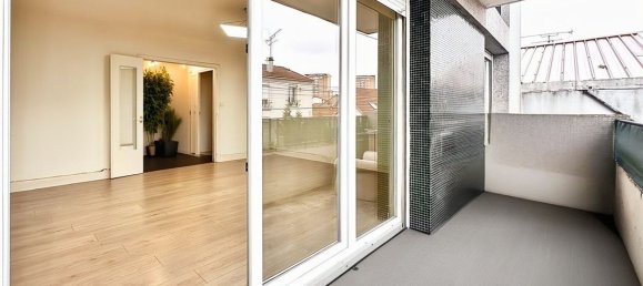 Квартира с 2 спальнями в Монтрёй, Франция № 325307 3