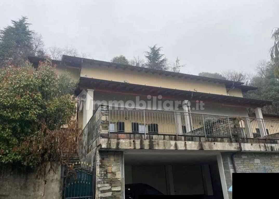 Apartamento de 4 dormitorios en Tremezzina, Italy No. 259482
