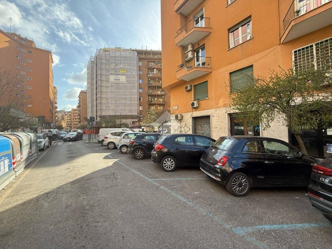Propiedad comercial de 1 habitación en Rome, Italy No. 10498