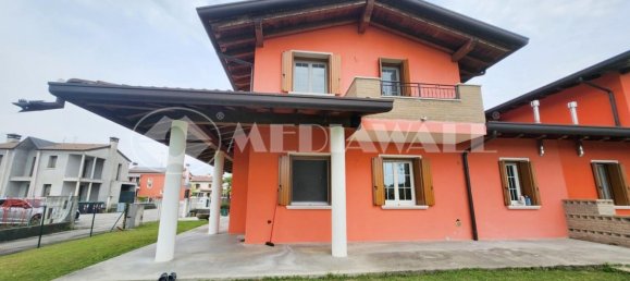 2 bedrooms House in Annone Veneto, Italy No. 82326 11