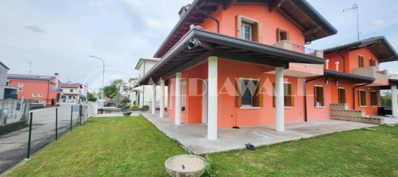2 bedrooms House in Annone Veneto, Italy No. 82326 10