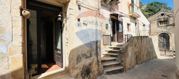 3 bedrooms House in Ragusa, Italy No. 236713 4