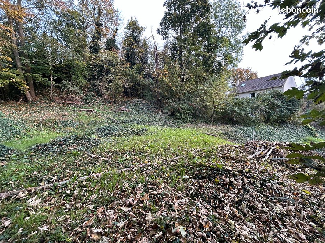 1358m² Land in Vaux-sur-Seine, France No. 173865