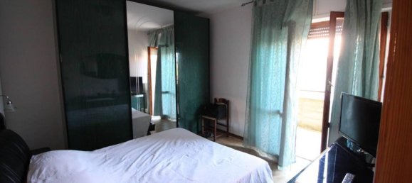 3-salle Appartement à Folignano, Italy No. 4690 5