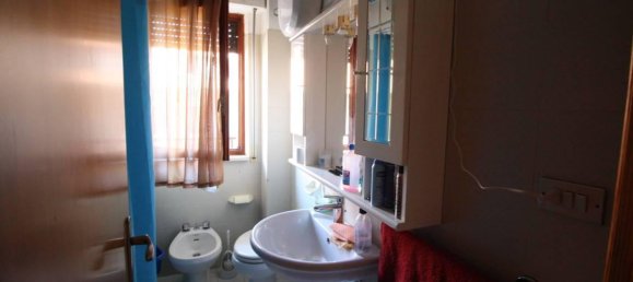 3-salle Appartement à Folignano, Italy No. 4690 9