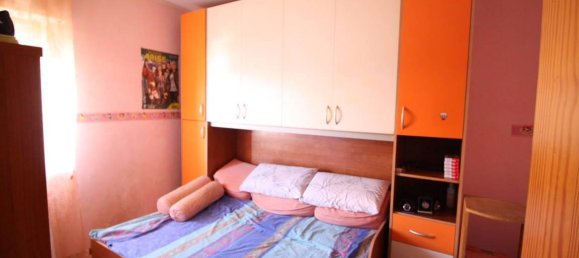 3-salle Appartement à Folignano, Italy No. 4690 7