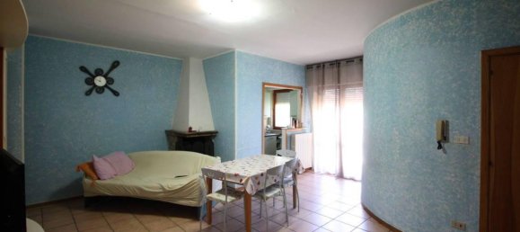 3-salle Appartement à Folignano, Italy No. 4690 3