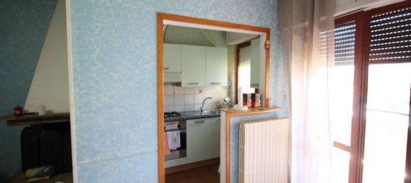 3-salle Appartement à Folignano, Italy No. 4690 2