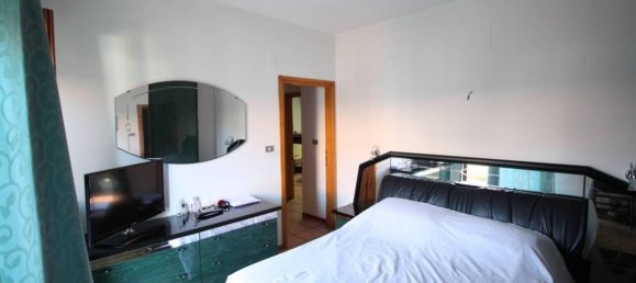 3-salle Appartement à Folignano, Italy No. 4690 6