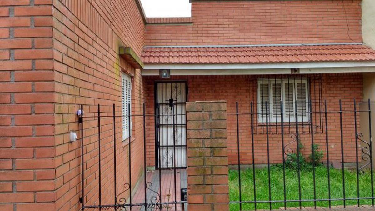 2 bedrooms House in Mar del Plata, Argentina No. 82762