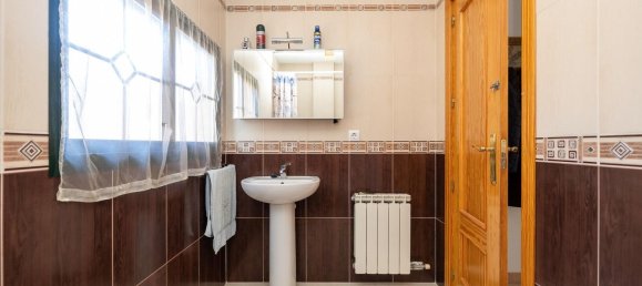 4 bedrooms House in Jun, Spain No. 94743 22