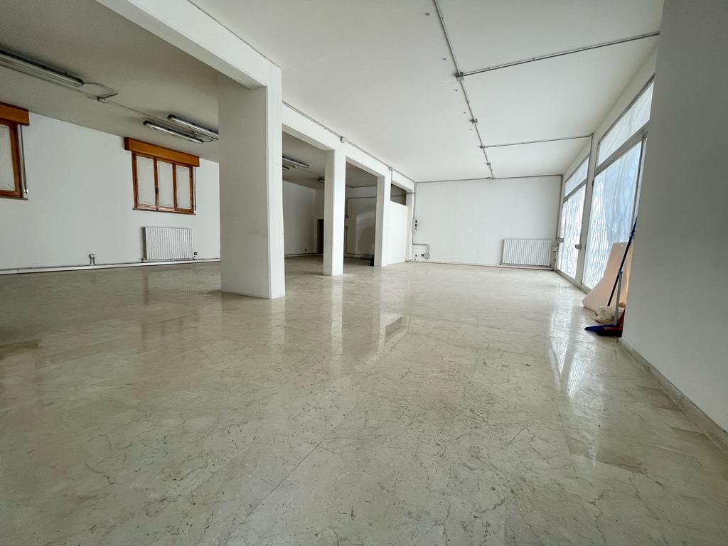 Propriété commerciale à Carpi, Italy 152m² No. 85506
