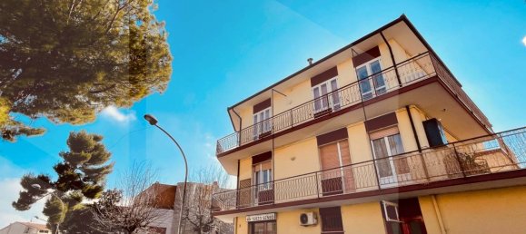 5 rooms Apartment in Loreto Aprutino, Italy No. 28390 11