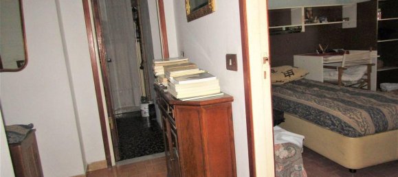 7 rooms Apartment in Carrara, Italy No. 227391 4