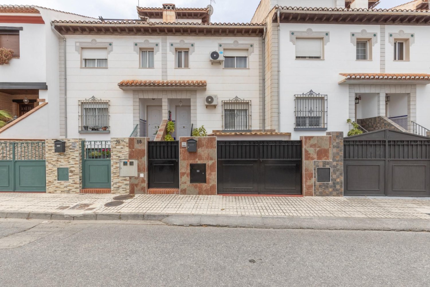 4 bedrooms Townhouse in Granada, Spain No. 177502