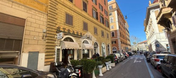 1 room Commercial property in Rome, Italy No. 204850 3