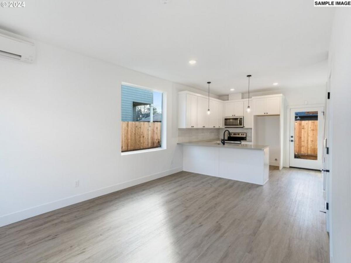 Casa de 12 dormitorios en Portland, USA No. 441986