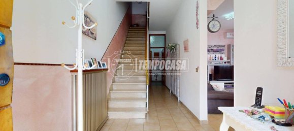 Дом с 3 спальнями в Карпи, Италия № 374739 5