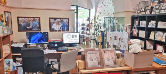 2 rooms Commercial property in Foggia, Italy No. 329979 5