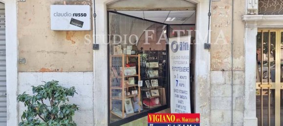 2 rooms Commercial property in Foggia, Italy No. 329979 2