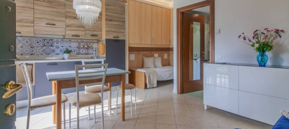 Estudio en Merone, Italy No. 113161 6