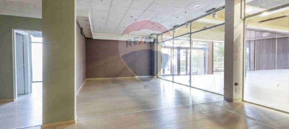 Propriété commerciale à Tradate, Italy 450m² No. 235091 5