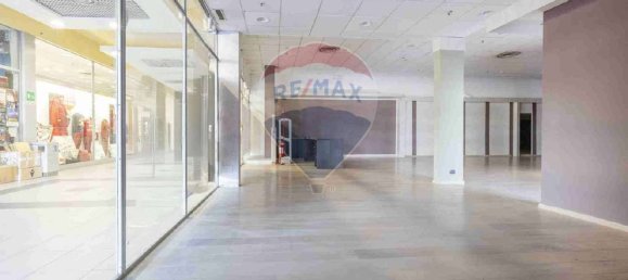 Propriété commerciale à Tradate, Italy 450m² No. 235091 4