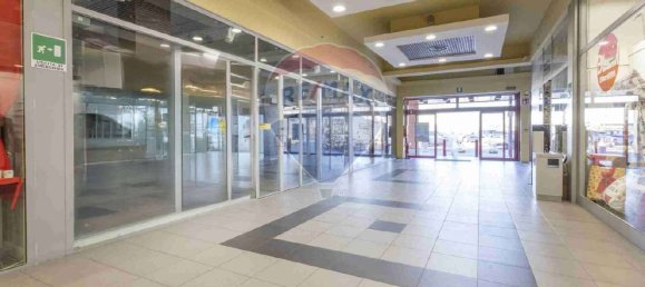 Propriété commerciale à Tradate, Italy 450m² No. 235091 3