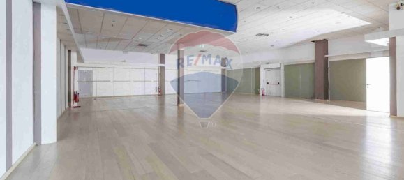 Propriété commerciale à Tradate, Italy 450m² No. 235091 6