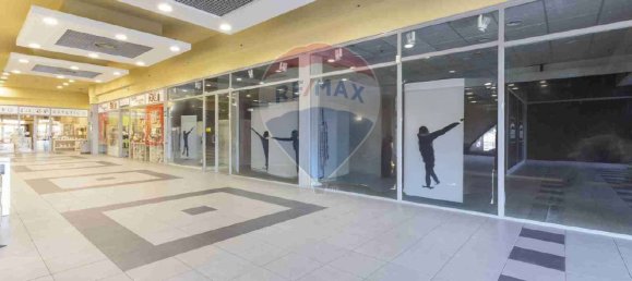 Propriété commerciale à Tradate, Italy 450m² No. 235091 2