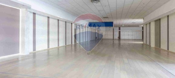 Propriété commerciale à Tradate, Italy 450m² No. 235091 9