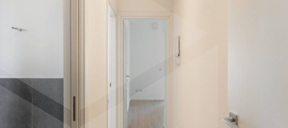 3-salle Appartement à Bergamo, Italy No. 33593 17
