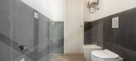 3-salle Appartement à Bergamo, Italy No. 33593 27