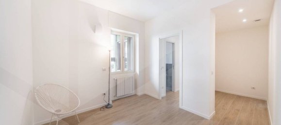 3-salle Appartement à Bergamo, Italy No. 33593 3