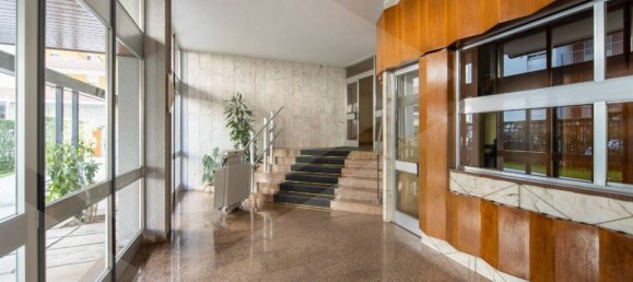 3-salle Appartement à Bergamo, Italy No. 33593 32